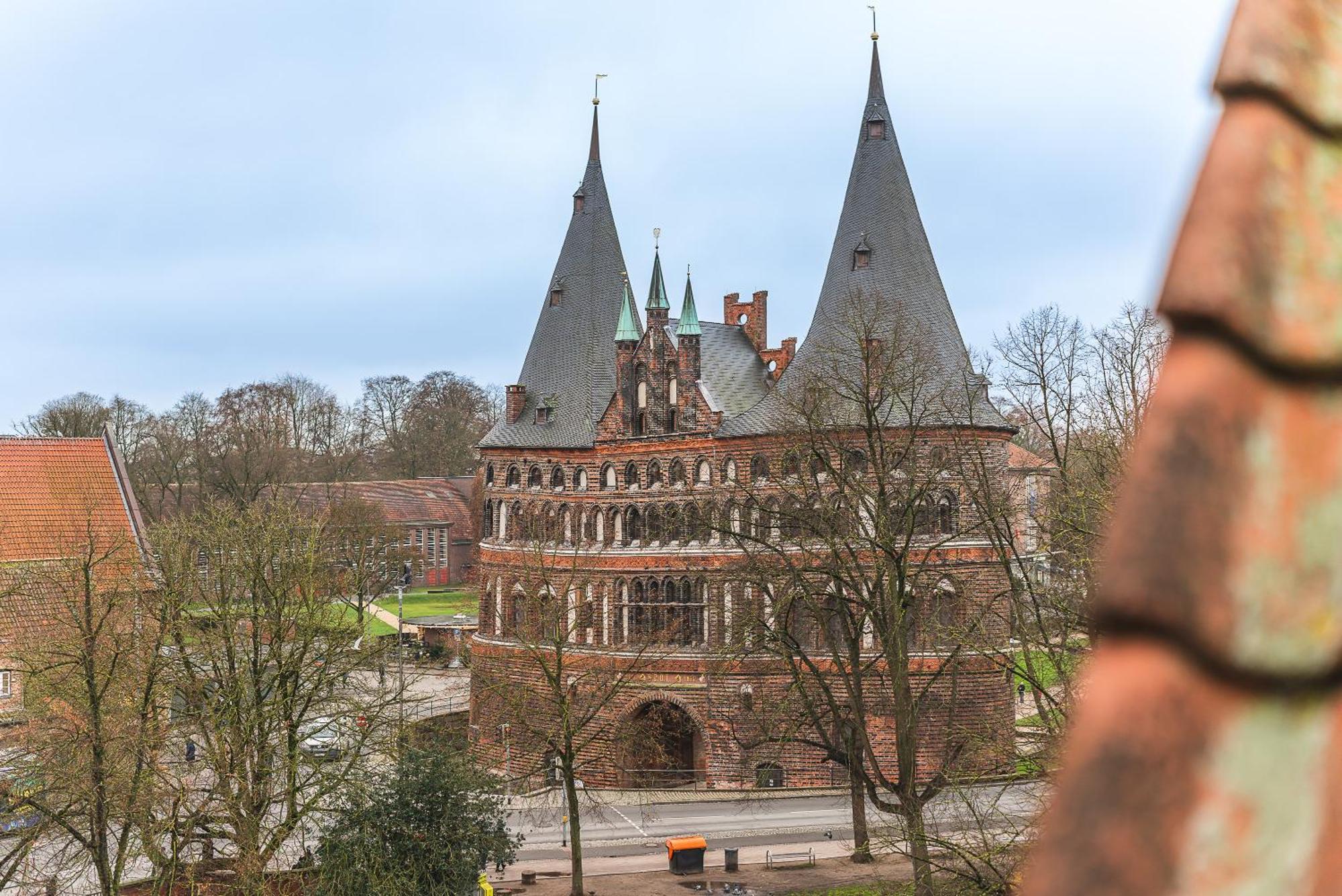 Maisonette Am Holstentor Mit Dachterrasse Und Heimkino Lübeck Dış mekan fotoğraf